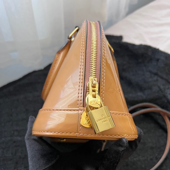 Auth Louis Vuitton Vernis Alma BB Rose Velours w/ Gold Hardware - Picture 12 of 16